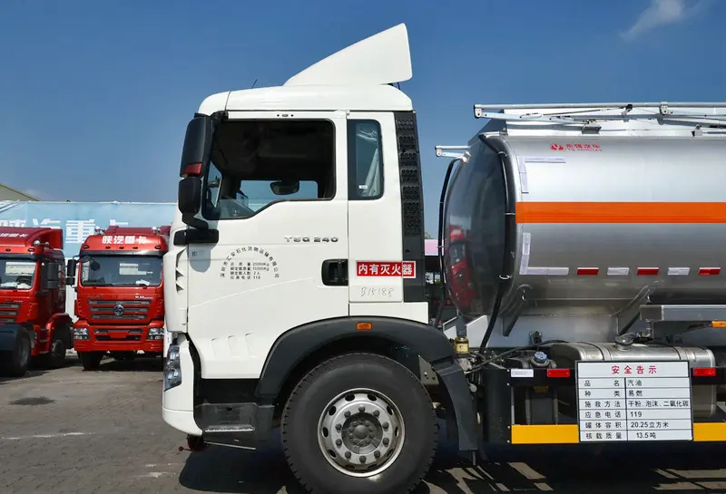 Sinotruk Howo T5G Fuel Tanker Truck Tank